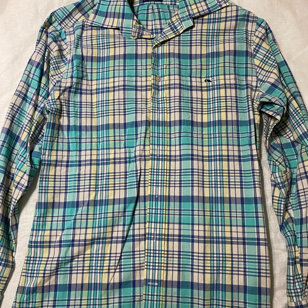 Vineyard vines button up shirt